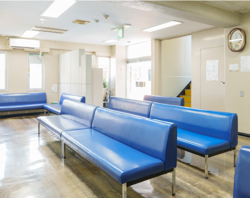 都営バス「⾚不動」バス停より徒歩2分